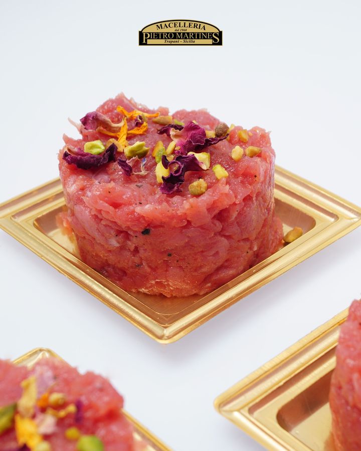 Assapora la freschezza della nostra Tartare di Carne! 🥩✨
Preparata con